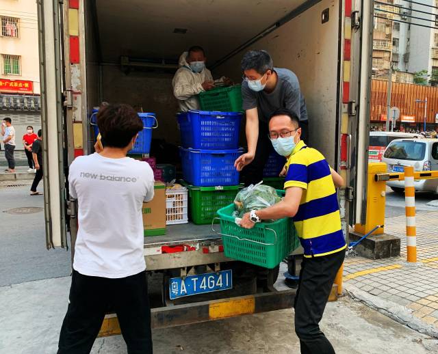 滾動|管控區域10元食材包受歡迎!記者直擊廣州全城物資保障情況